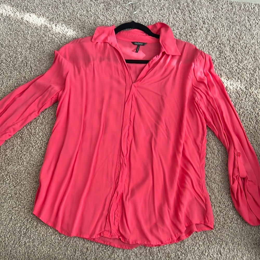Pink Daisy Fuentes buttonless blouse
